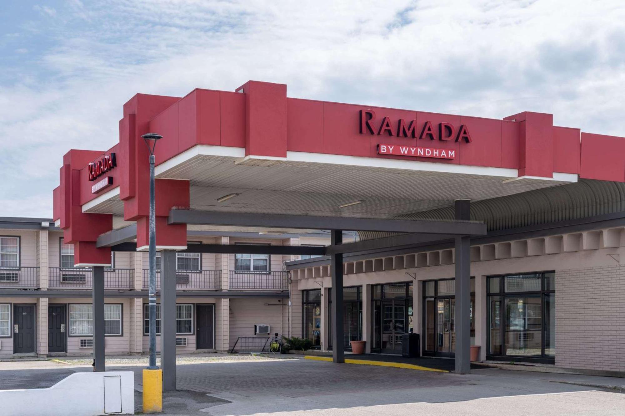 Ramada By Wyndham Thunder Bay Airlane Hotel Exterior foto