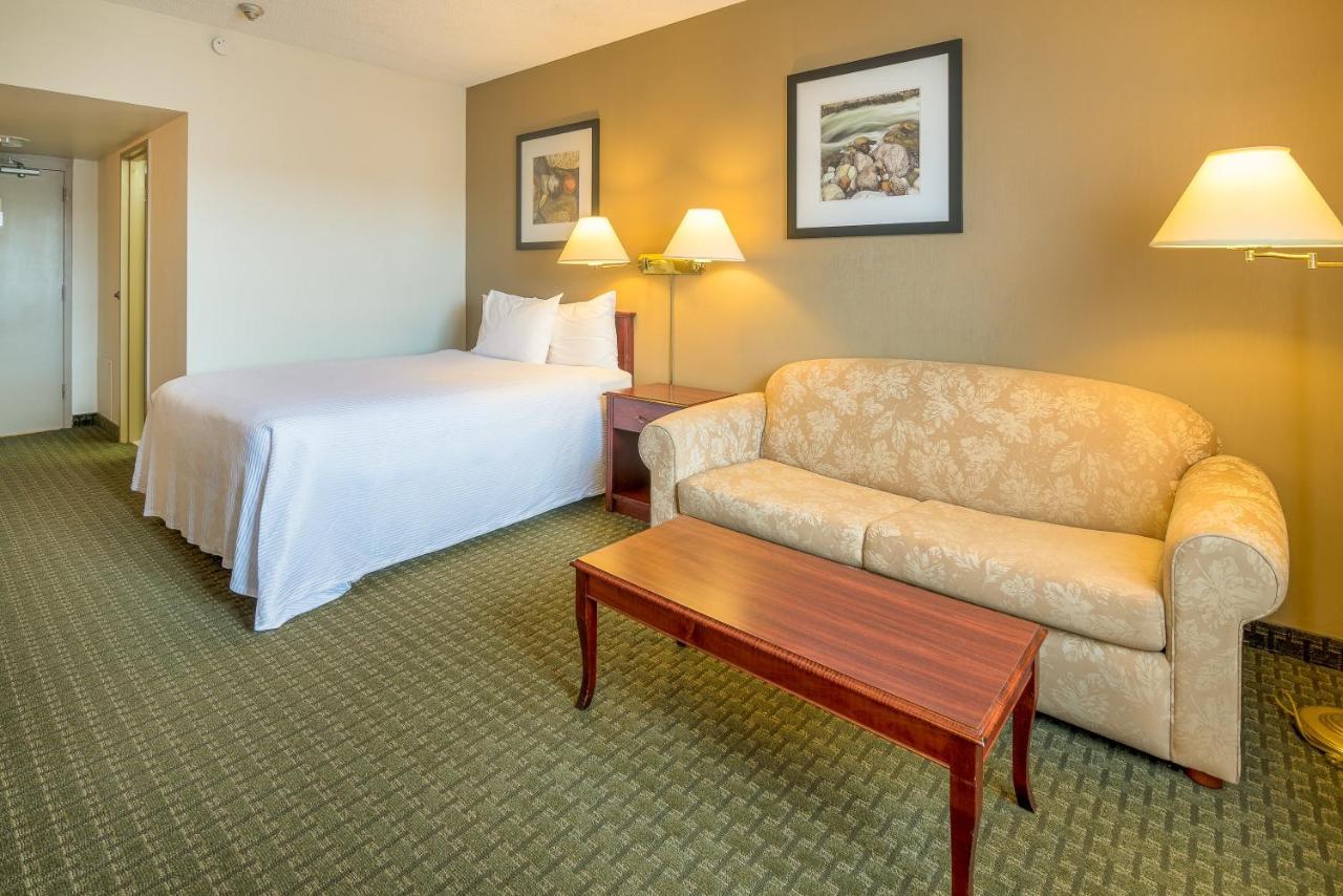 Ramada By Wyndham Thunder Bay Airlane Hotel Exterior foto
