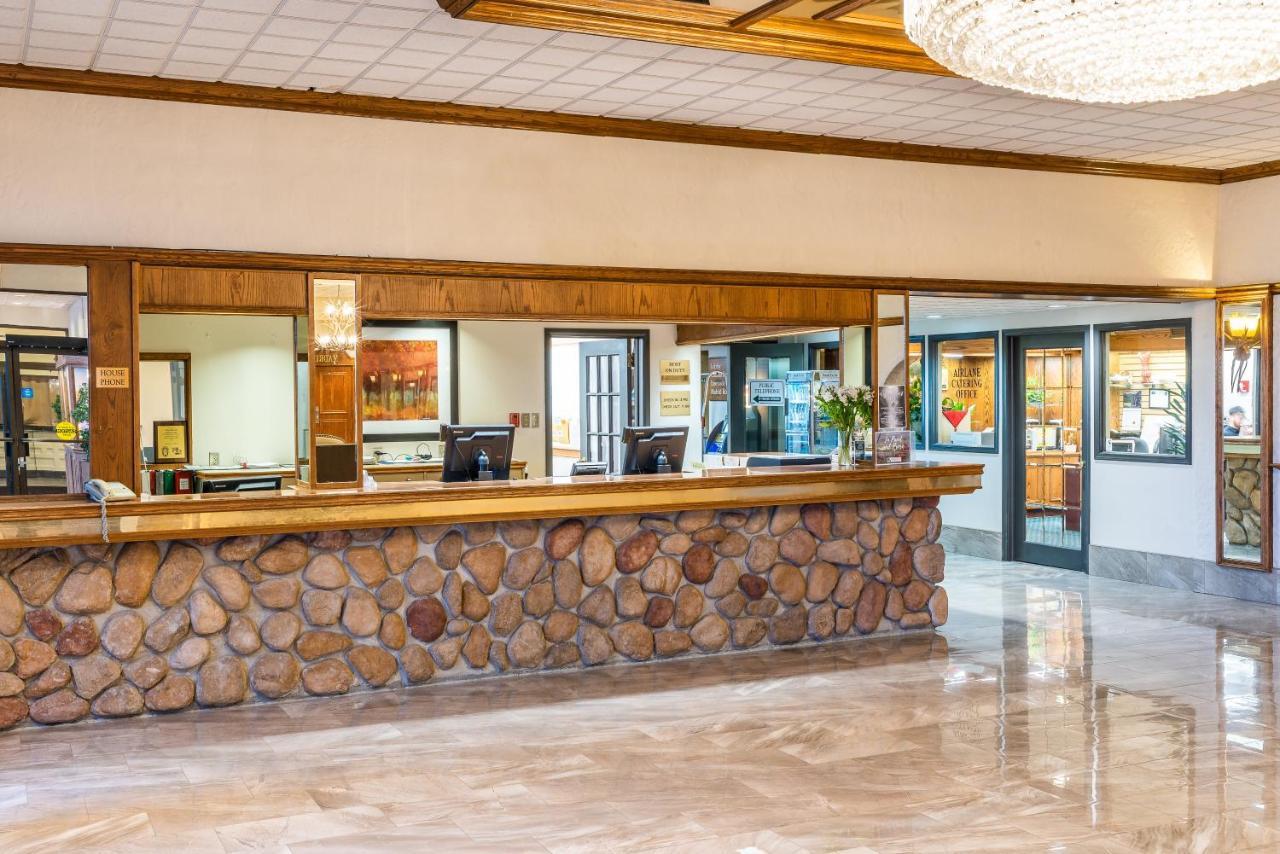 Ramada By Wyndham Thunder Bay Airlane Hotel Exterior foto