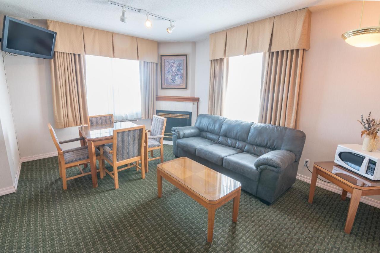 Ramada By Wyndham Thunder Bay Airlane Hotel Exterior foto
