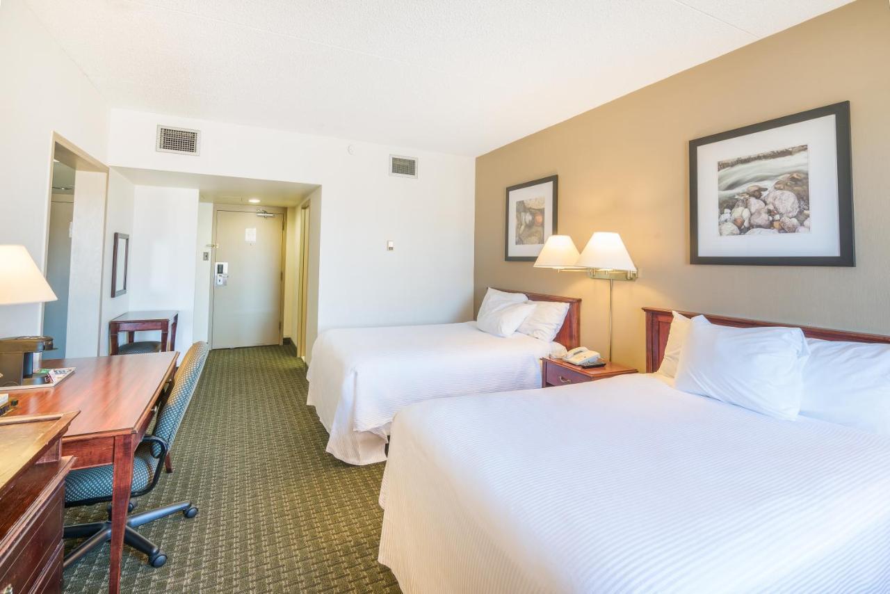 Ramada By Wyndham Thunder Bay Airlane Hotel Exterior foto