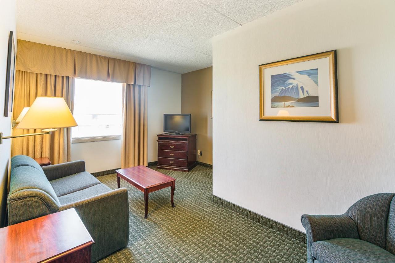 Ramada By Wyndham Thunder Bay Airlane Hotel Exterior foto